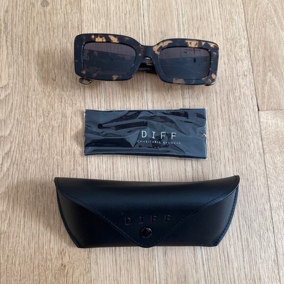 DIFF Sunglasses Rectangular Indy Brown Black - Picture 1 of 5